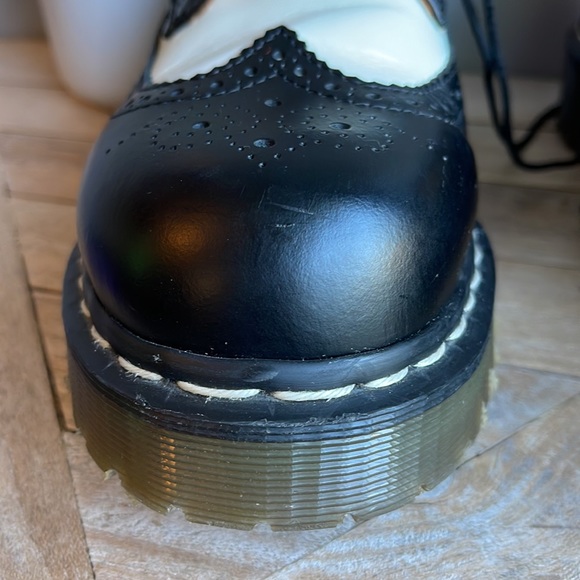 DR MARTENS 3989 Bex Smooth Leather
Brogue Shoes Size 9 - Picture 14 of 15